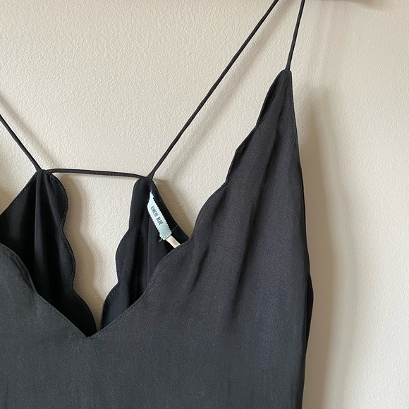 Black Scallop Neckline Spaghetti Strap Tank Top - Picture 2 of 8